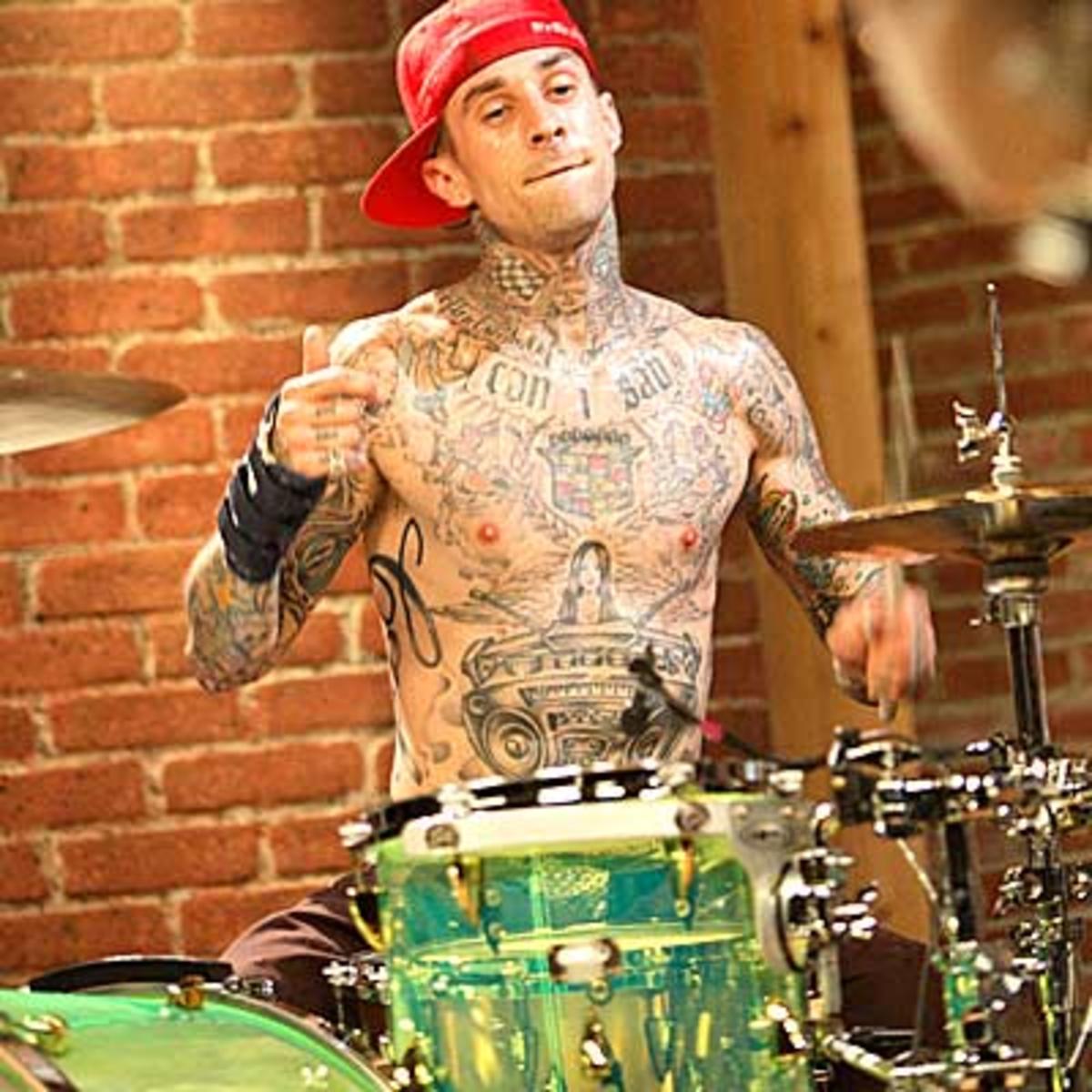 Travis Barker & Wiz Khalifa - Drums Drums Drums Travis Barker & Wiz Khalifa - Drums Drums Drums
