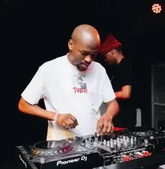 Mr Thela - Live in London (SKYY Vodka Mix) Mr Thela – Live in London (SKYY Vodka Mix)