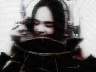 Album: Maggie Lindemann - HEADSPLIT HEADSPLIT