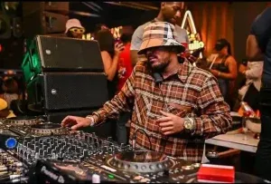 Kabza De Small – Between Friends Amapiano Mix Kabza De Small – Between Friends Amapiano Mix